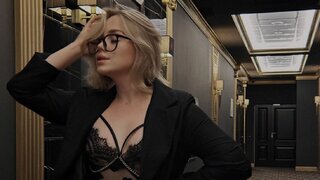 Free Naked AliceMiss