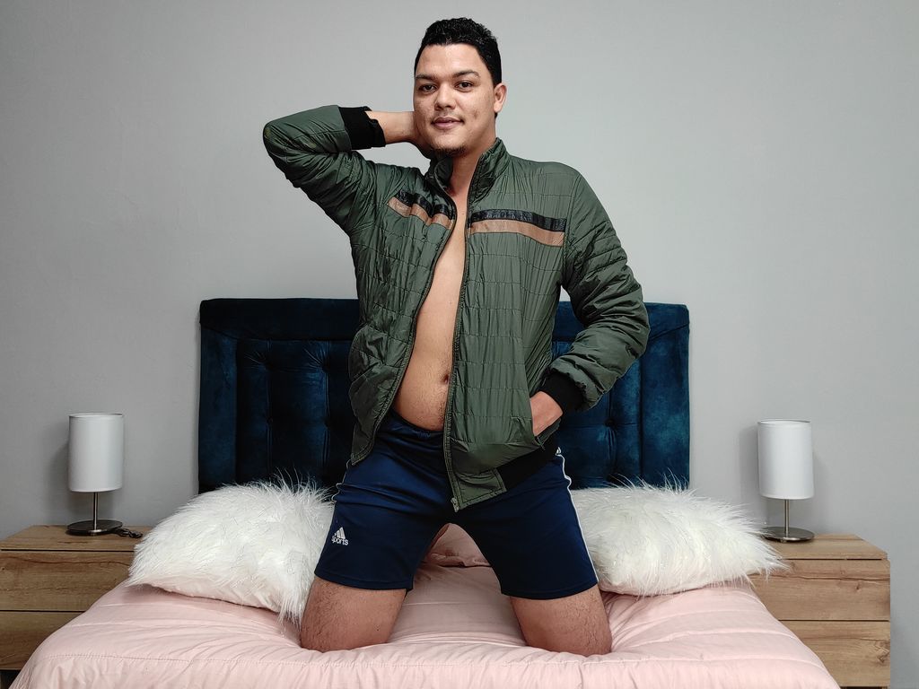 Free Naked AnthonyMartinni