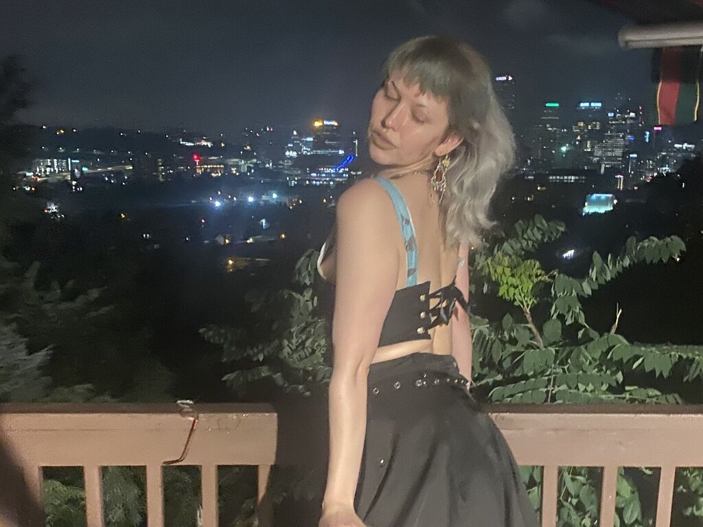 Free Naked DeliaTrunker