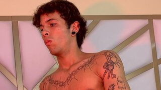 Free Naked EnzoHunter