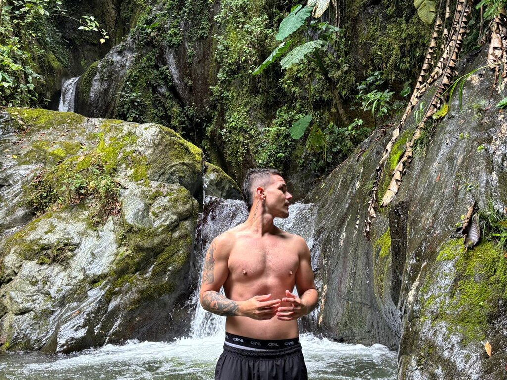 Free Naked JonnyLorenz