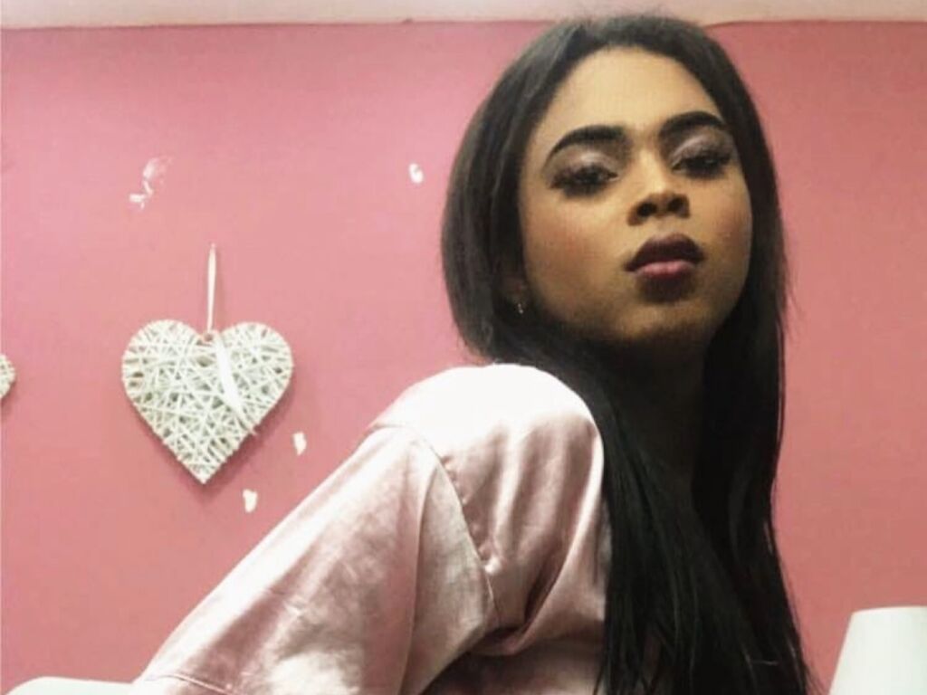 Free Naked MriaIsabelle