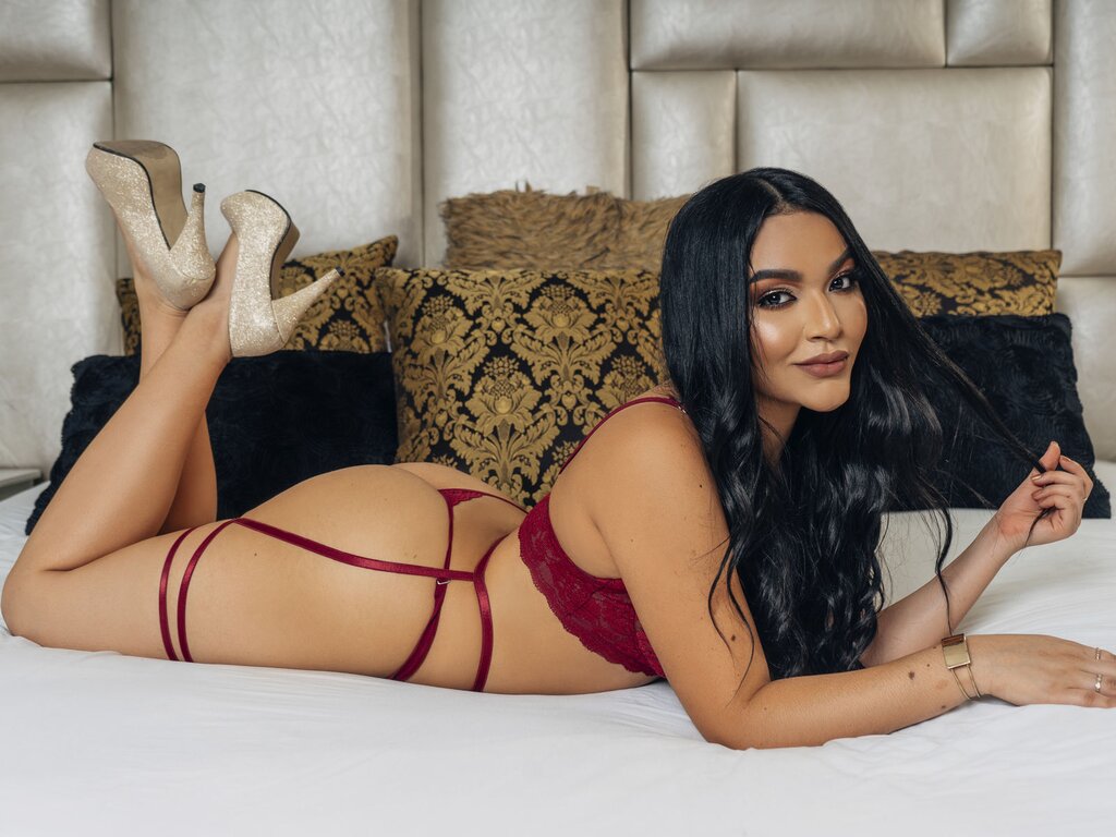 Free Naked SalmaJones