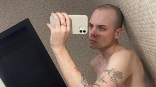 Free Naked SebastianHort