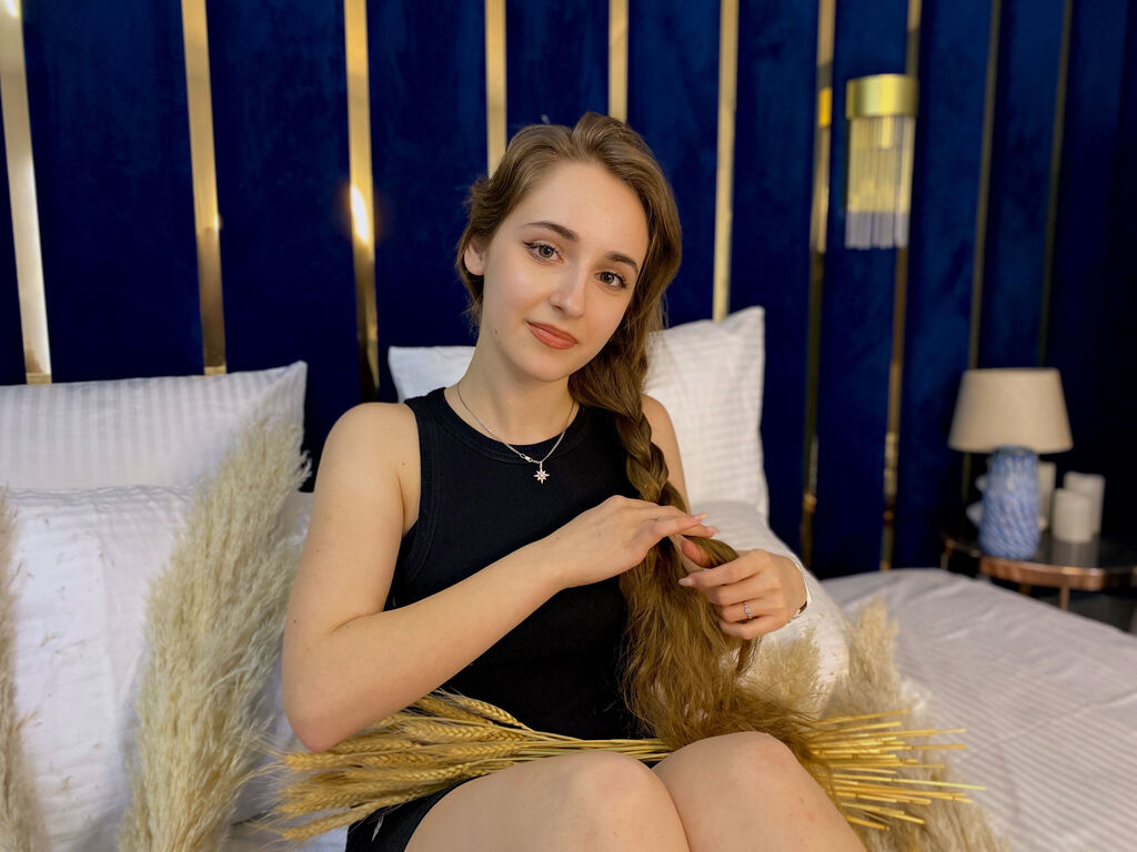 Free Naked TaraKeats